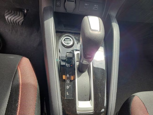 2025 Aspen White Tricoat Nissan Versa 1.6 SR FWD Sedan