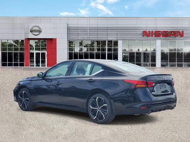 2025 Super Black Clearcoat Nissan Altima 2.5 SR FWD Sedan