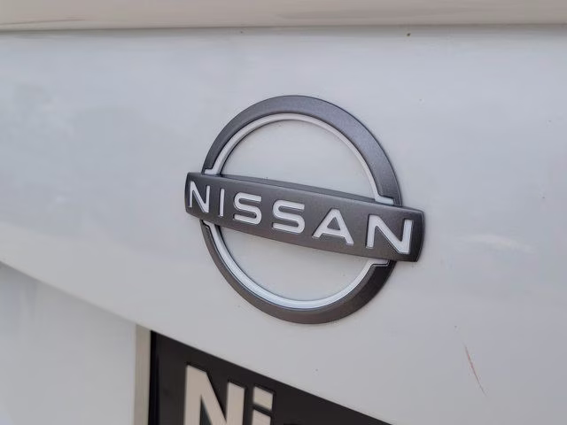 2025 Aspen White Tricoat Nissan Versa 1.6 SR FWD Sedan