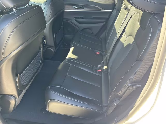 2025 Bright White Clearcoat Jeep Grand Cherokee Limited 4X4 SUV