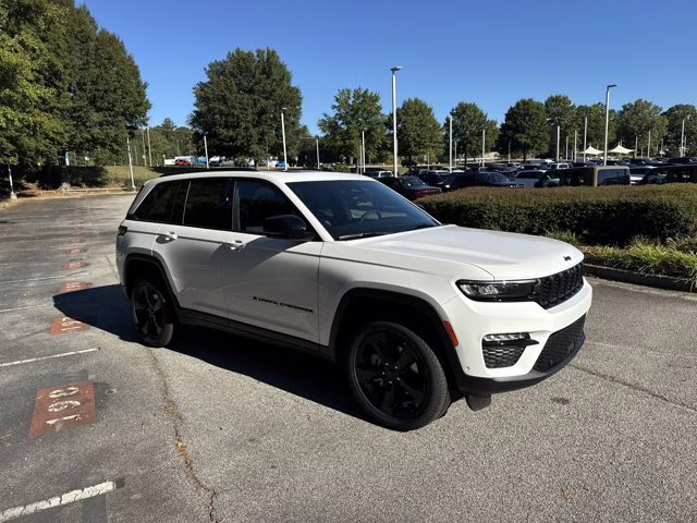 2025 Bright White Clearcoat Jeep Grand Cherokee Limited 4X4 SUV