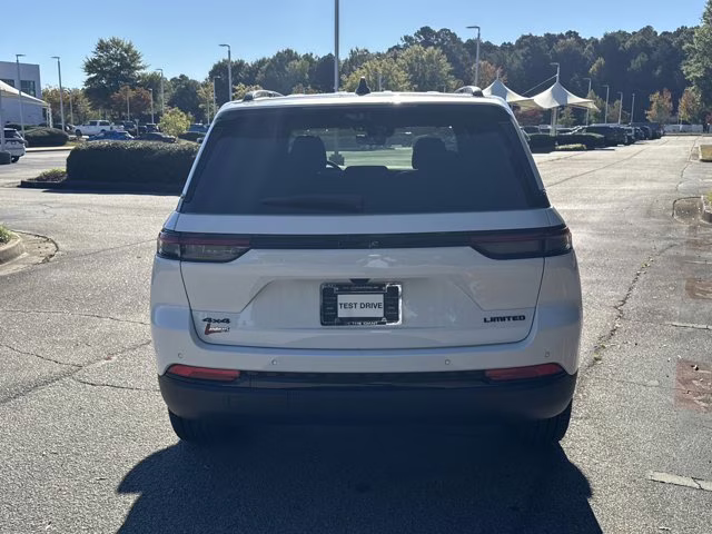 2025 Bright White Clearcoat Jeep Grand Cherokee Limited 4X4 SUV