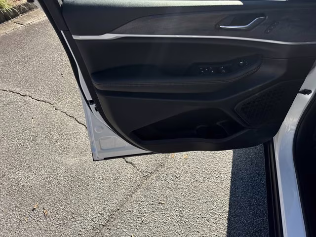 2025 Bright White Clearcoat Jeep Grand Cherokee Limited 4X4 SUV