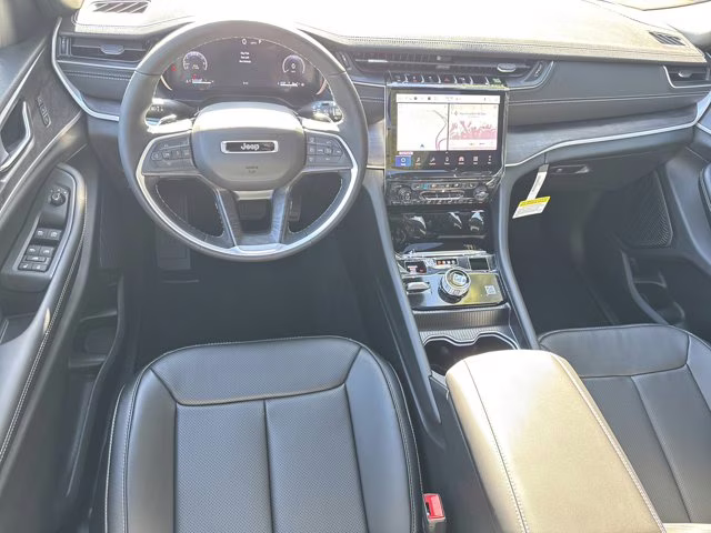 2025 Bright White Clearcoat Jeep Grand Cherokee Limited 4X4 SUV