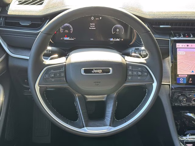 2025 Bright White Clearcoat Jeep Grand Cherokee Limited 4X4 SUV