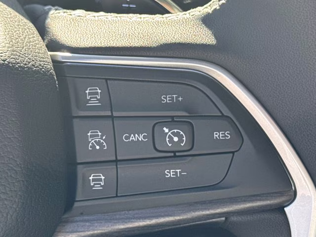 2025 Bright White Clearcoat Jeep Grand Cherokee Limited 4X4 SUV