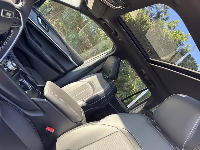 2025 Bright White Clearcoat Jeep Grand Cherokee Limited 4X4 SUV