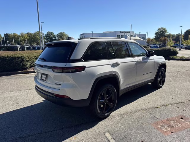 2025 Bright White Clearcoat Jeep Grand Cherokee Limited 4X4 SUV