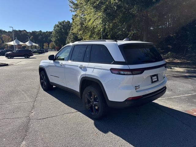 2025 Bright White Clearcoat Jeep Grand Cherokee Limited 4X4 SUV