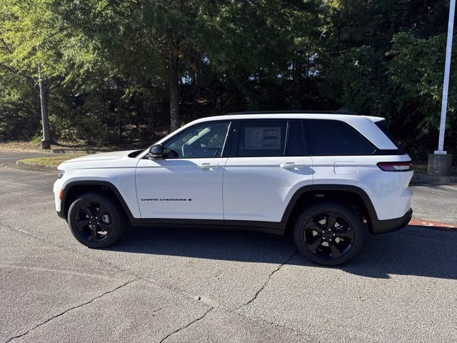 2025 Bright White Clearcoat Jeep Grand Cherokee Limited 4X4 SUV