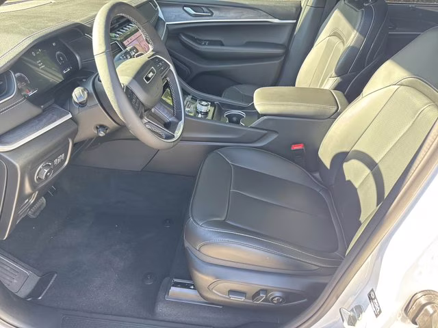 2025 Bright White Clearcoat Jeep Grand Cherokee Limited 4X4 SUV