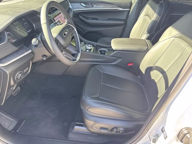 2025 Bright White Clearcoat Jeep Grand Cherokee Limited 4X4 SUV