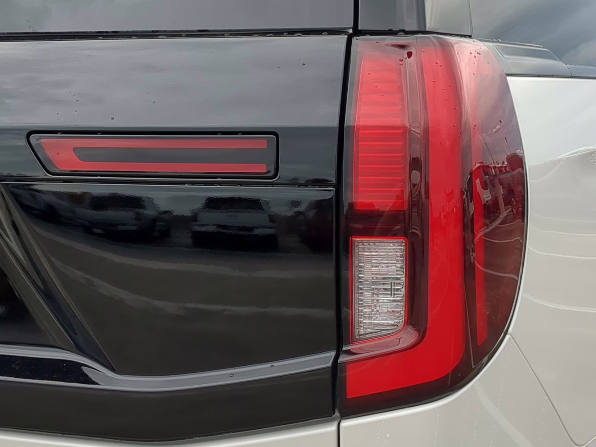 2026 Star White Metallic Tri-Coat Ford Expedition Tremor 4X4 SUV