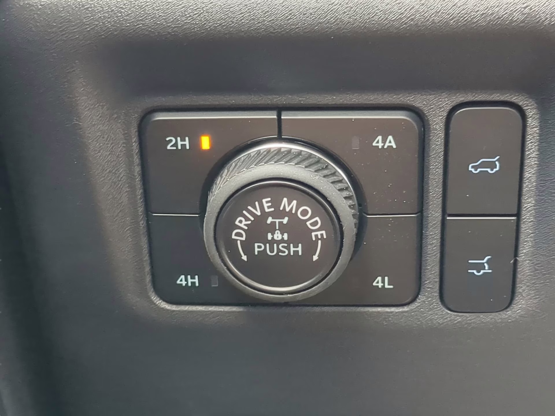 2026 Star White Metallic Tri-Coat Ford Expedition Tremor 4X4 SUV