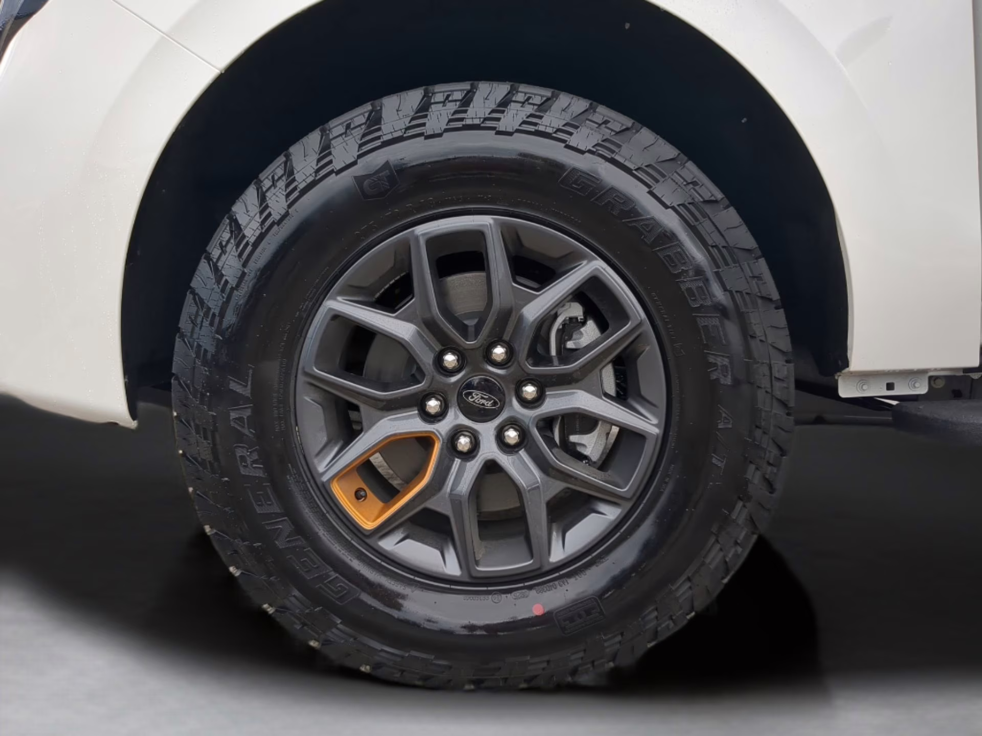 2026 Star White Metallic Tri-Coat Ford Expedition Tremor 4X4 SUV