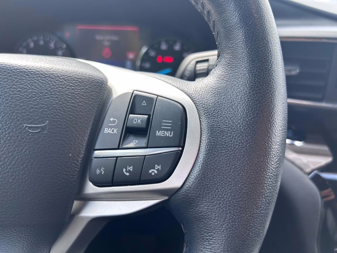 2023 Iconic Silver Metallic Ford Explorer Limited 4X4 SUV