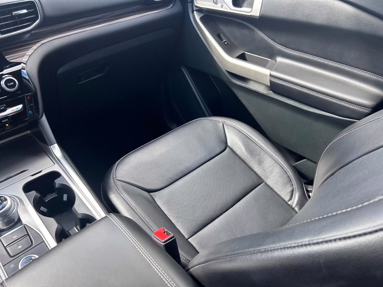 2023 Iconic Silver Metallic Ford Explorer Limited 4X4 SUV