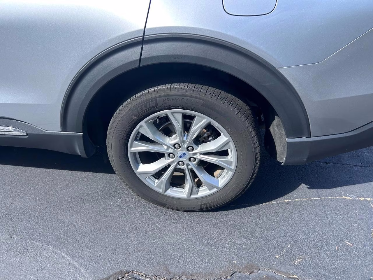 2023 Iconic Silver Metallic Ford Explorer Limited 4X4 SUV