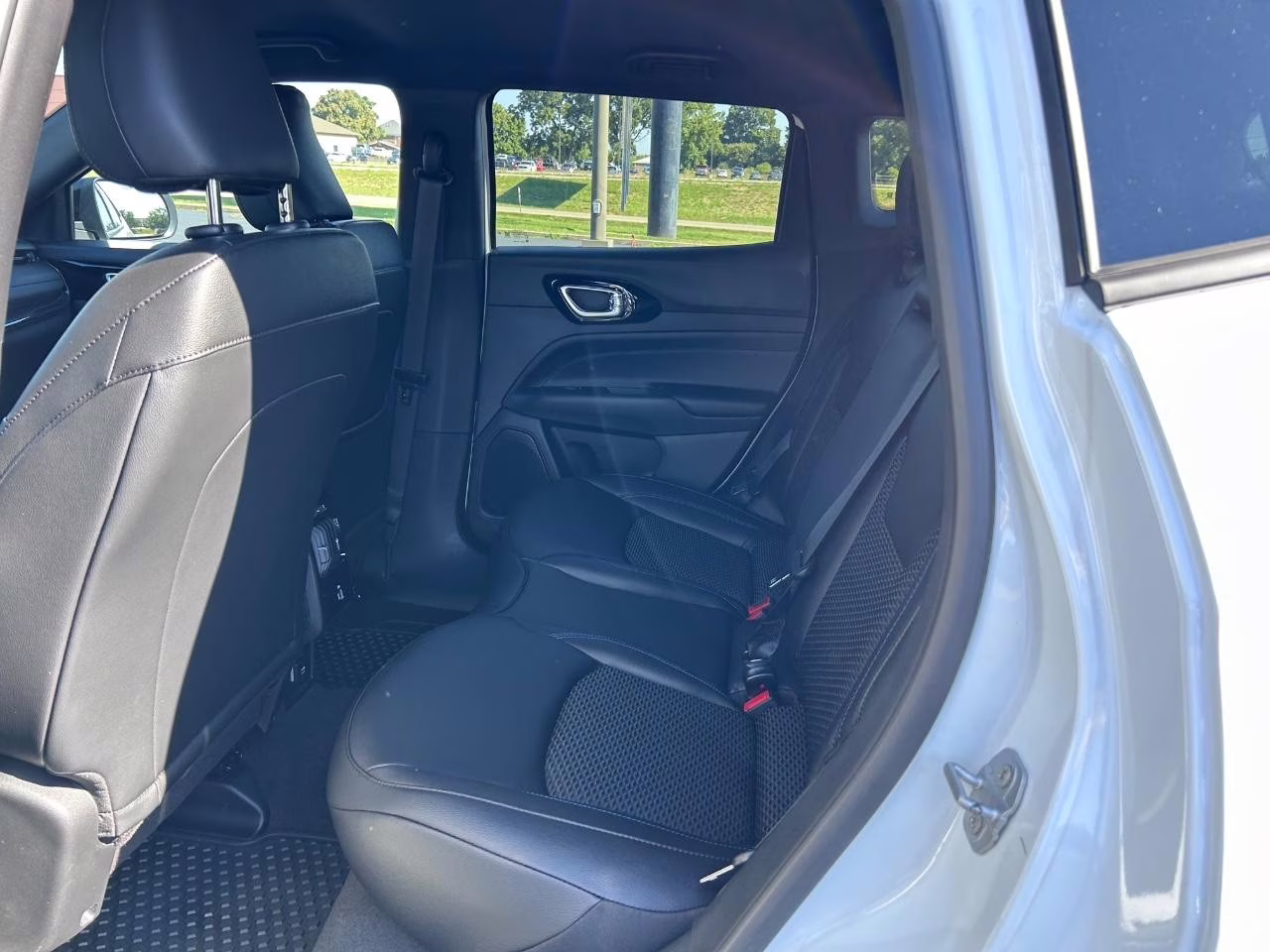 2026 Bright White Clearcoat Jeep Compass Latitude 4X4 SUV