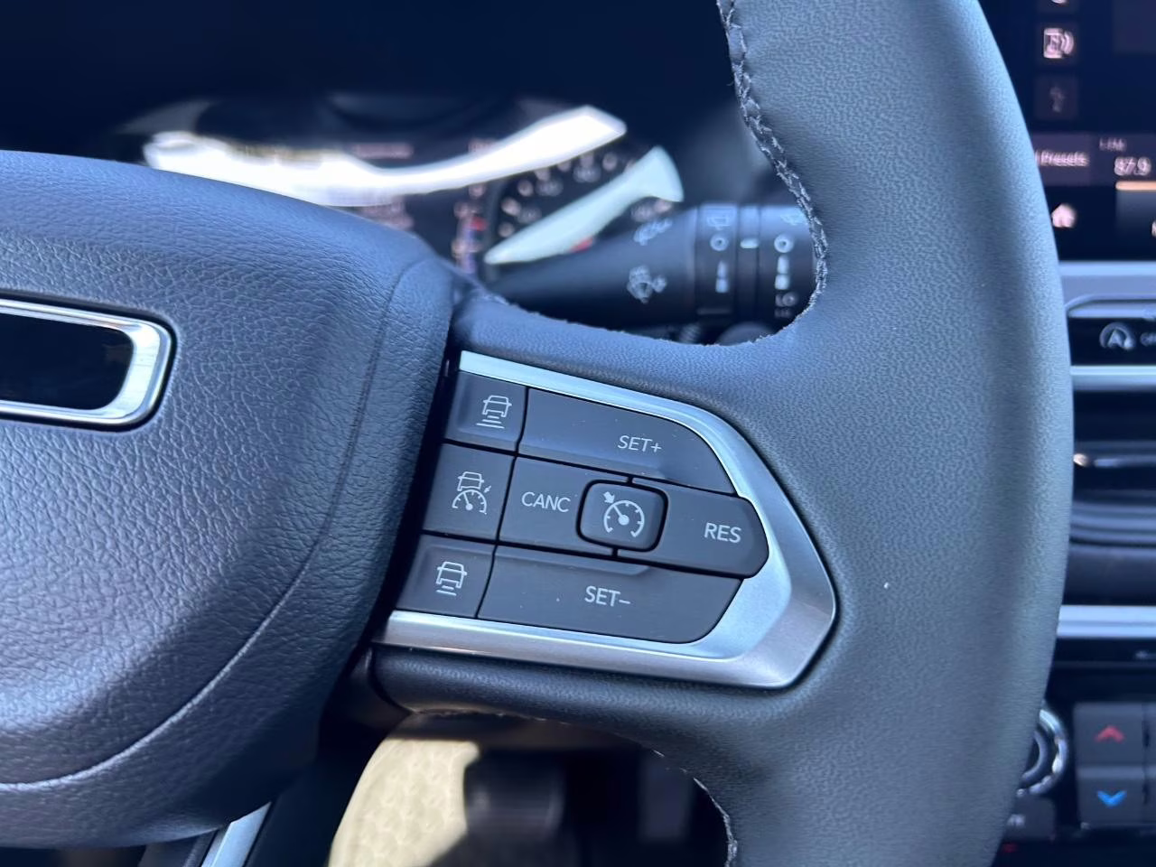 2026 Bright White Clearcoat Jeep Compass Latitude 4X4 SUV