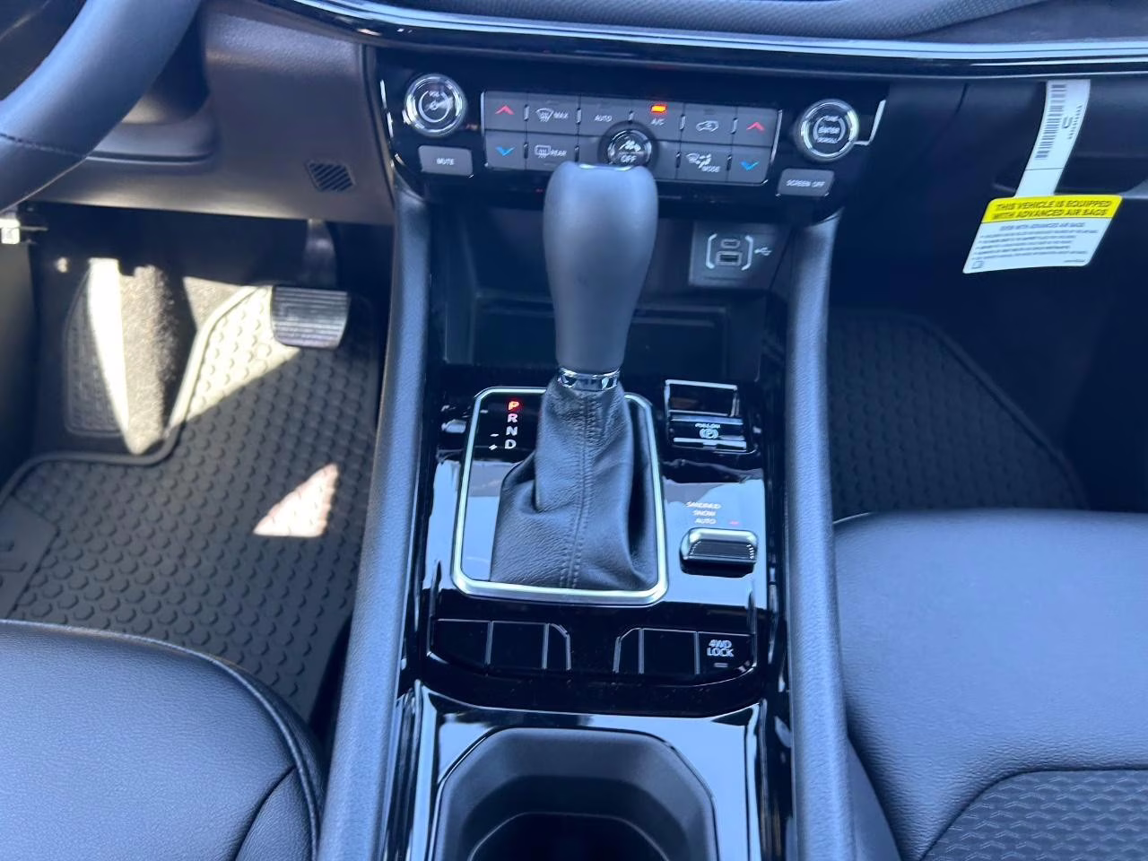 2026 Bright White Clearcoat Jeep Compass Latitude 4X4 SUV