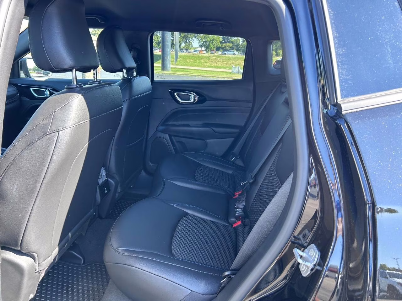 2026 Diamond Black Crystal Pearlcoat Jeep Compass Latitude 4X4 SUV