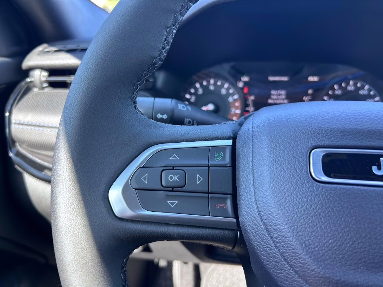 2026 Diamond Black Crystal Pearlcoat Jeep Compass Latitude 4X4 SUV