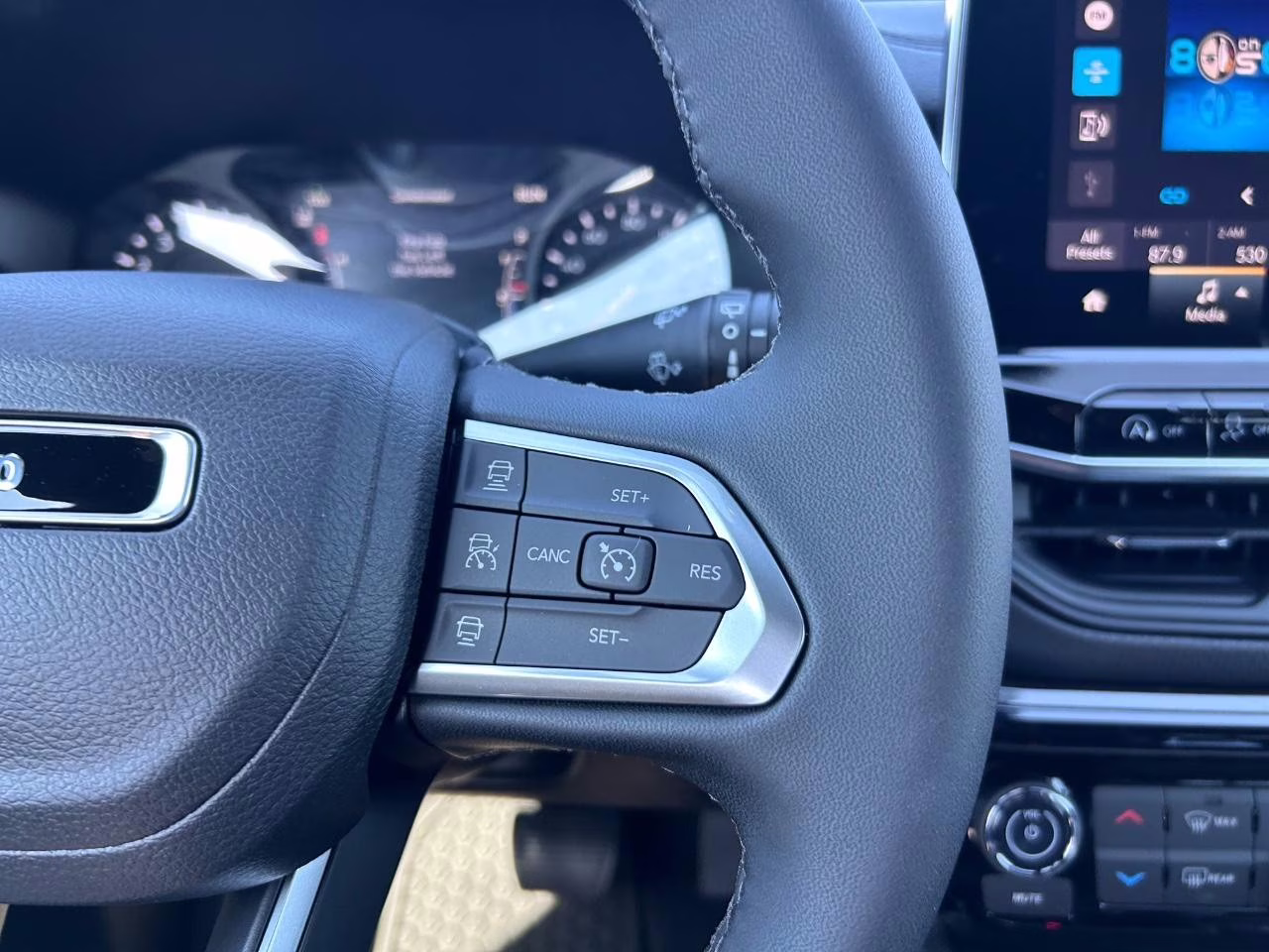 2026 Diamond Black Crystal Pearlcoat Jeep Compass Latitude 4X4 SUV