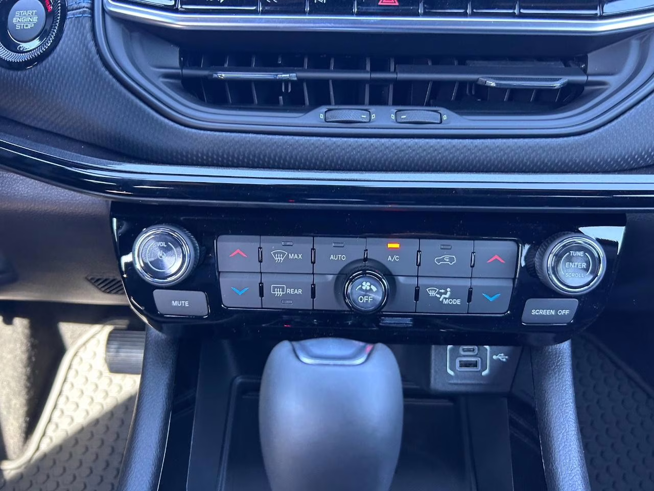 2026 Diamond Black Crystal Pearlcoat Jeep Compass Latitude 4X4 SUV