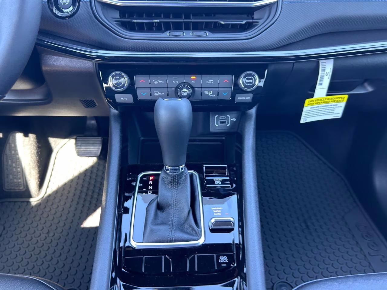 2026 Diamond Black Crystal Pearlcoat Jeep Compass Latitude 4X4 SUV