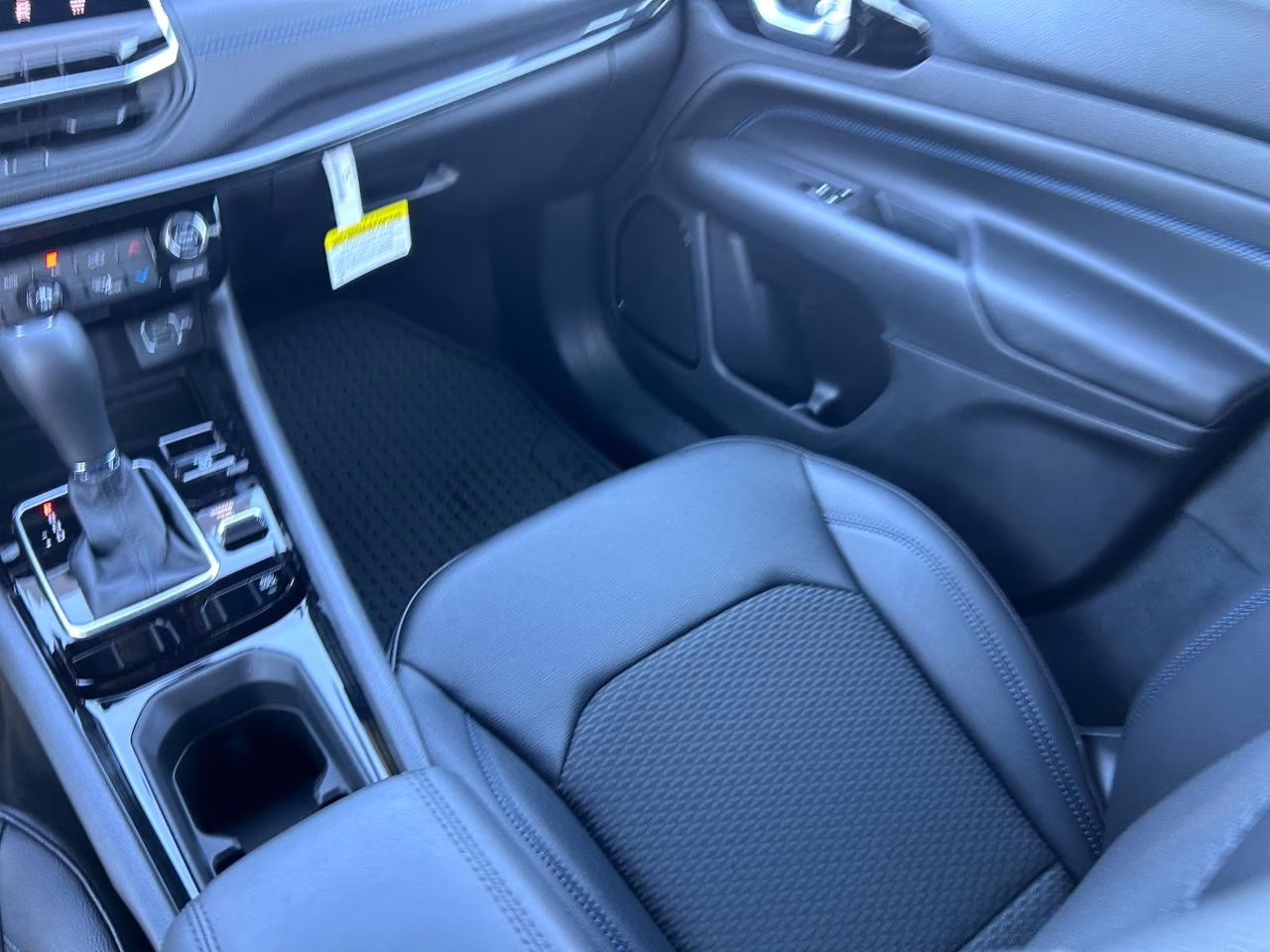 2026 Diamond Black Crystal Pearlcoat Jeep Compass Latitude 4X4 SUV