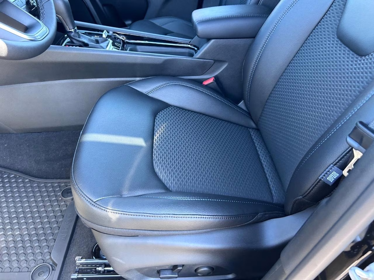 2026 Diamond Black Crystal Pearlcoat Jeep Compass Latitude 4X4 SUV