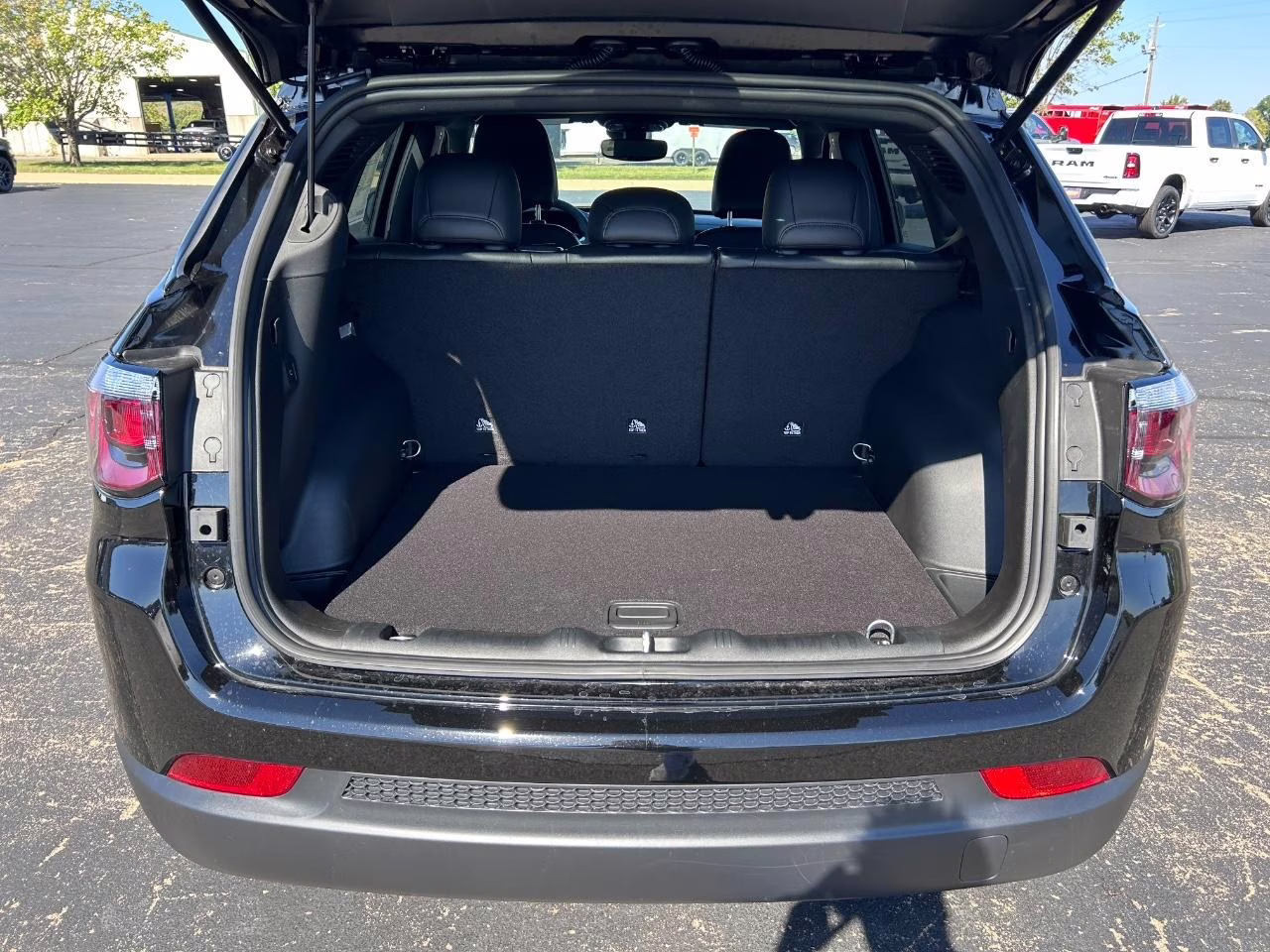 2026 Diamond Black Crystal Pearlcoat Jeep Compass Latitude 4X4 SUV