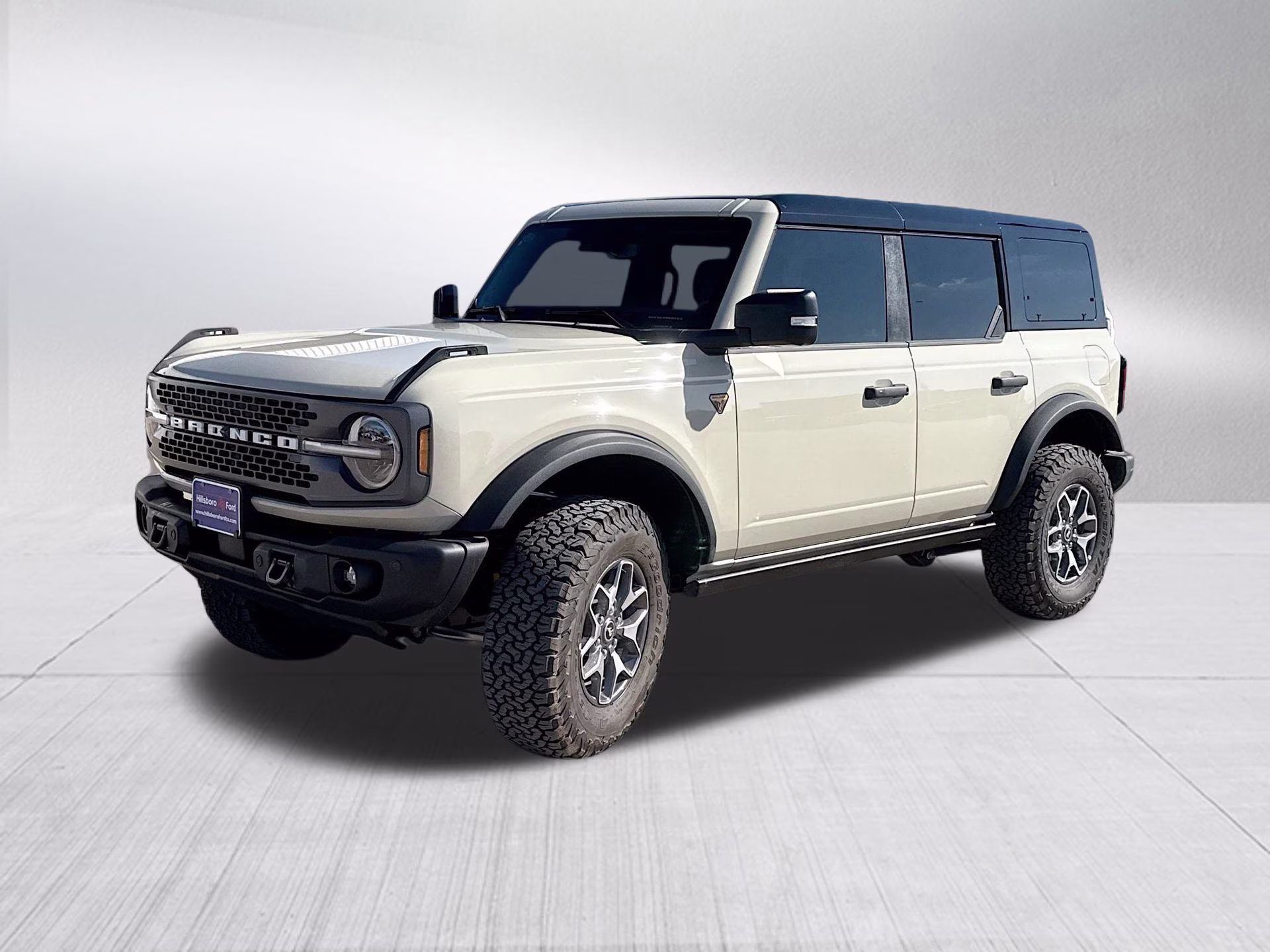 2025 Desert Sand Ford Bronco Badlands 4X4 SUV