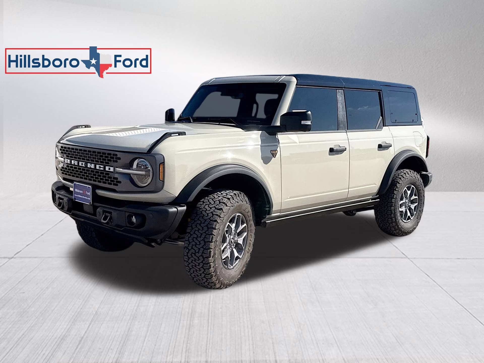 2025 Desert Sand Ford Bronco Badlands 4X4 SUV