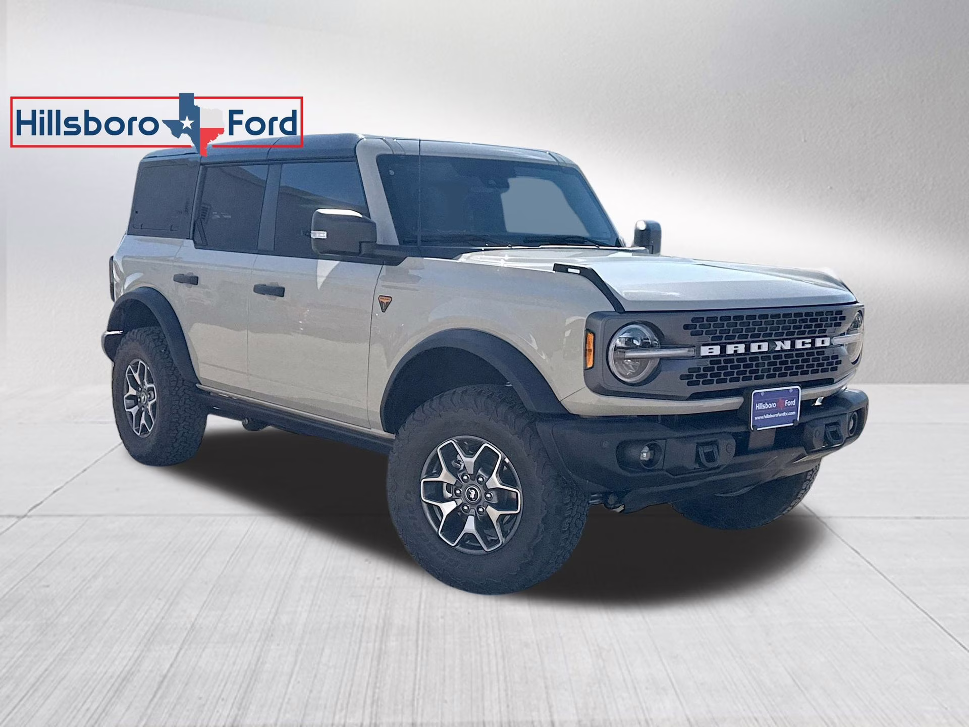 2025 Desert Sand Ford Bronco Badlands 4X4 SUV