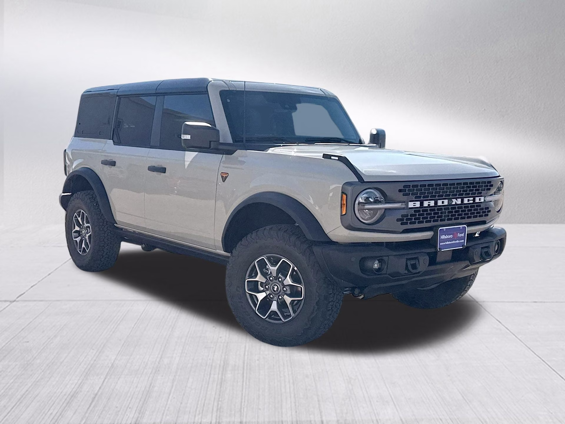2025 Desert Sand Ford Bronco Badlands 4X4 SUV