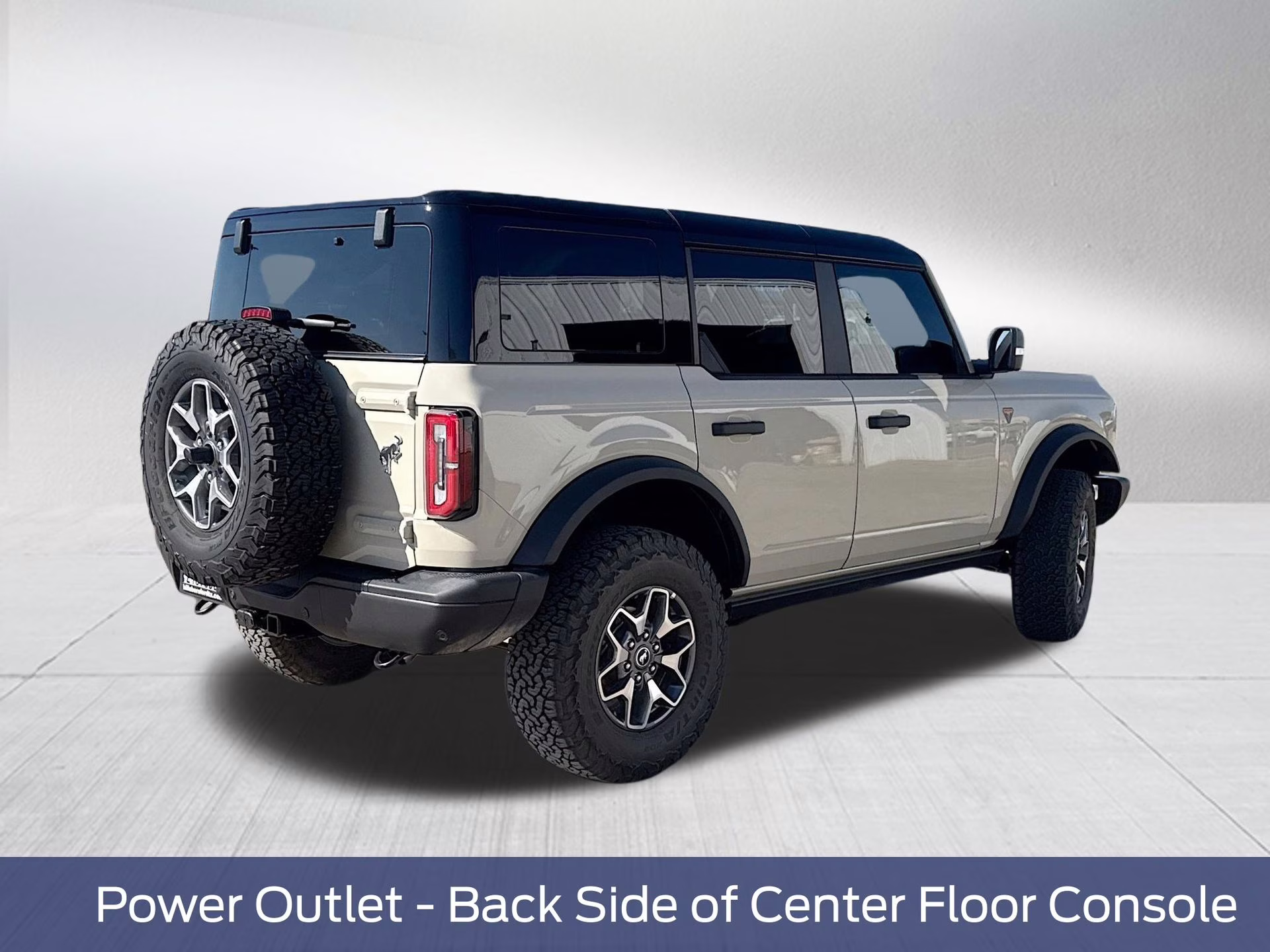 2025 Desert Sand Ford Bronco Badlands 4X4 SUV