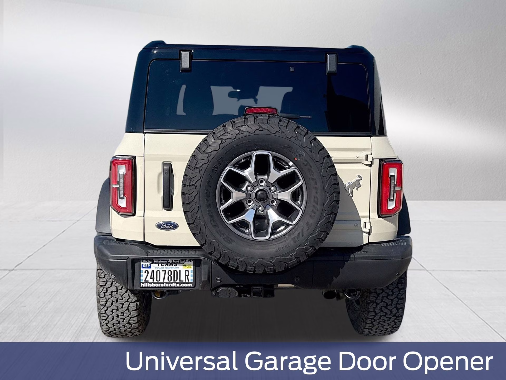 2025 Desert Sand Ford Bronco Badlands 4X4 SUV