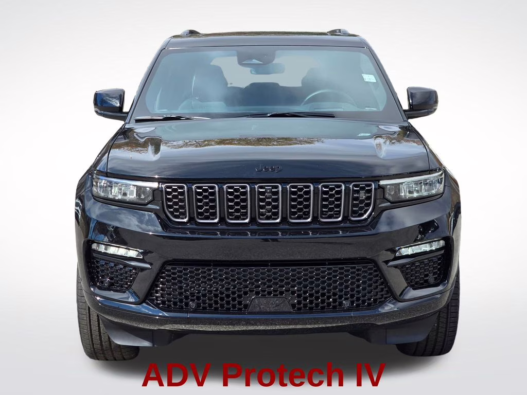 2025 Diamond Black Crystal Pearlcoat Jeep Grand Cherokee Summit 4X4 SUV