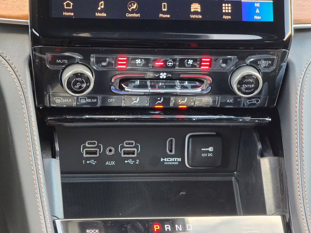 2025 Diamond Black Crystal Pearlcoat Jeep Grand Cherokee Summit 4X4 SUV