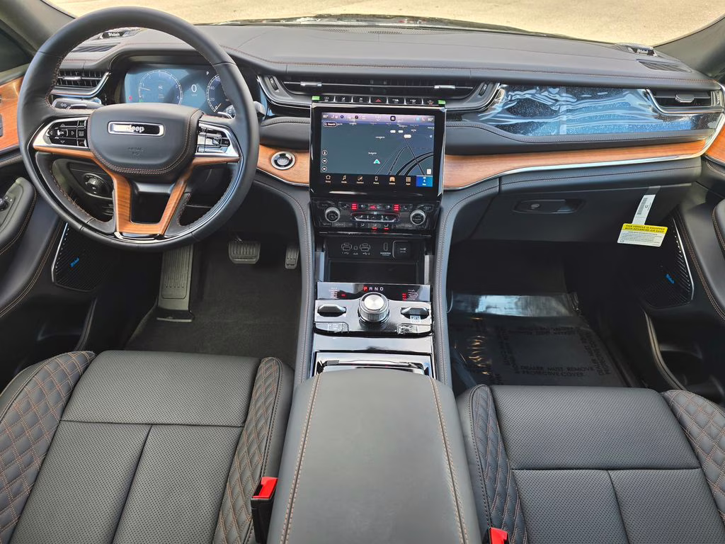 2025 Diamond Black Crystal Pearlcoat Jeep Grand Cherokee Summit 4X4 SUV