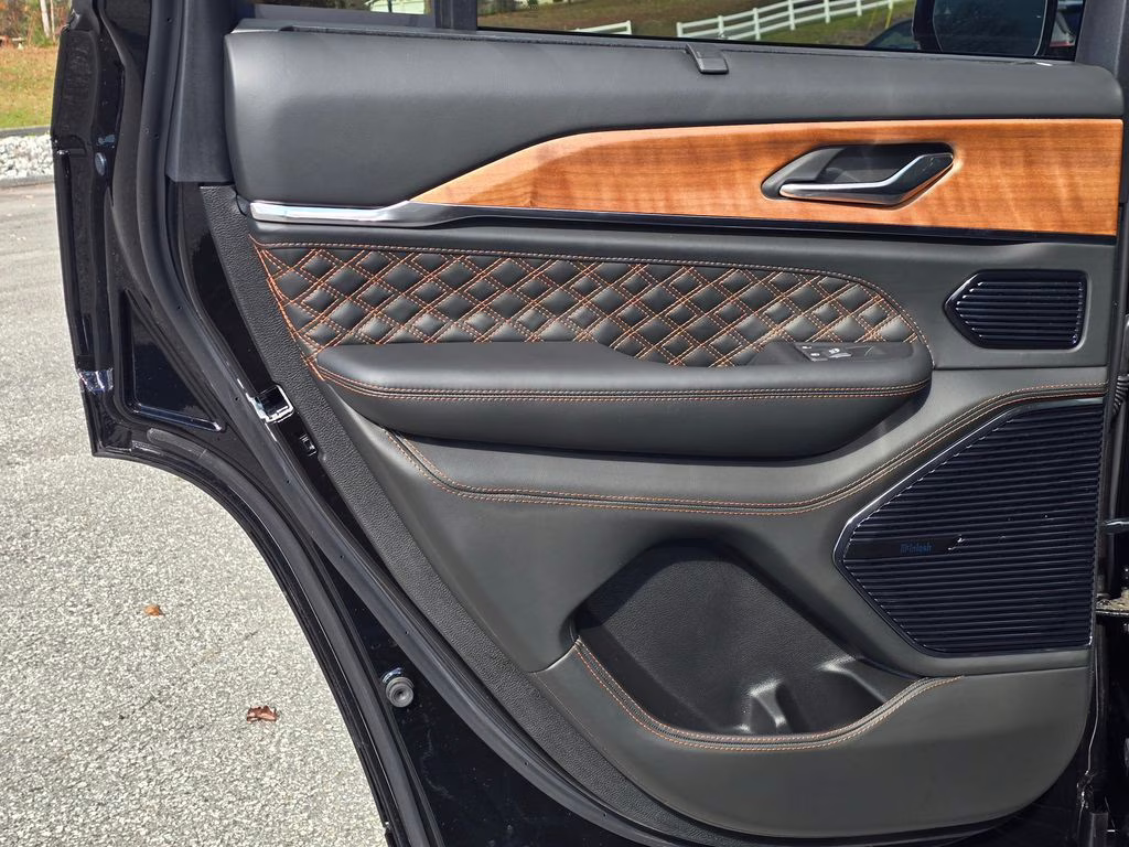 2025 Diamond Black Crystal Pearlcoat Jeep Grand Cherokee Summit 4X4 SUV