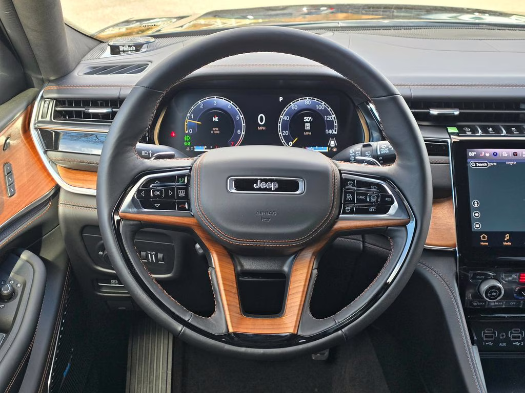 2025 Diamond Black Crystal Pearlcoat Jeep Grand Cherokee Summit 4X4 SUV