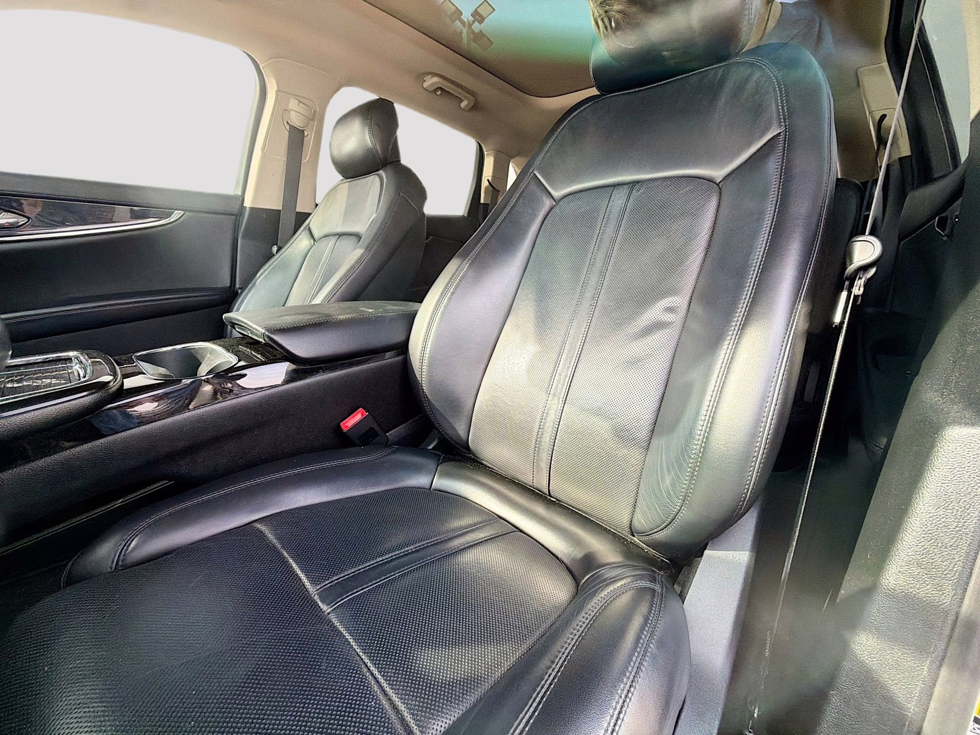 2021 Pristine White Lincoln Nautilus Reserve FWD SUV