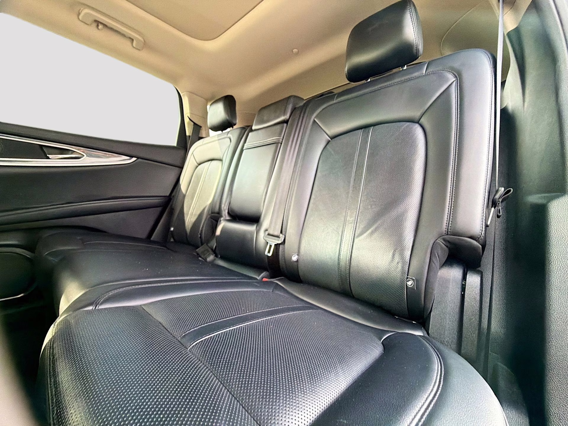 2021 Pristine White Lincoln Nautilus Reserve FWD SUV