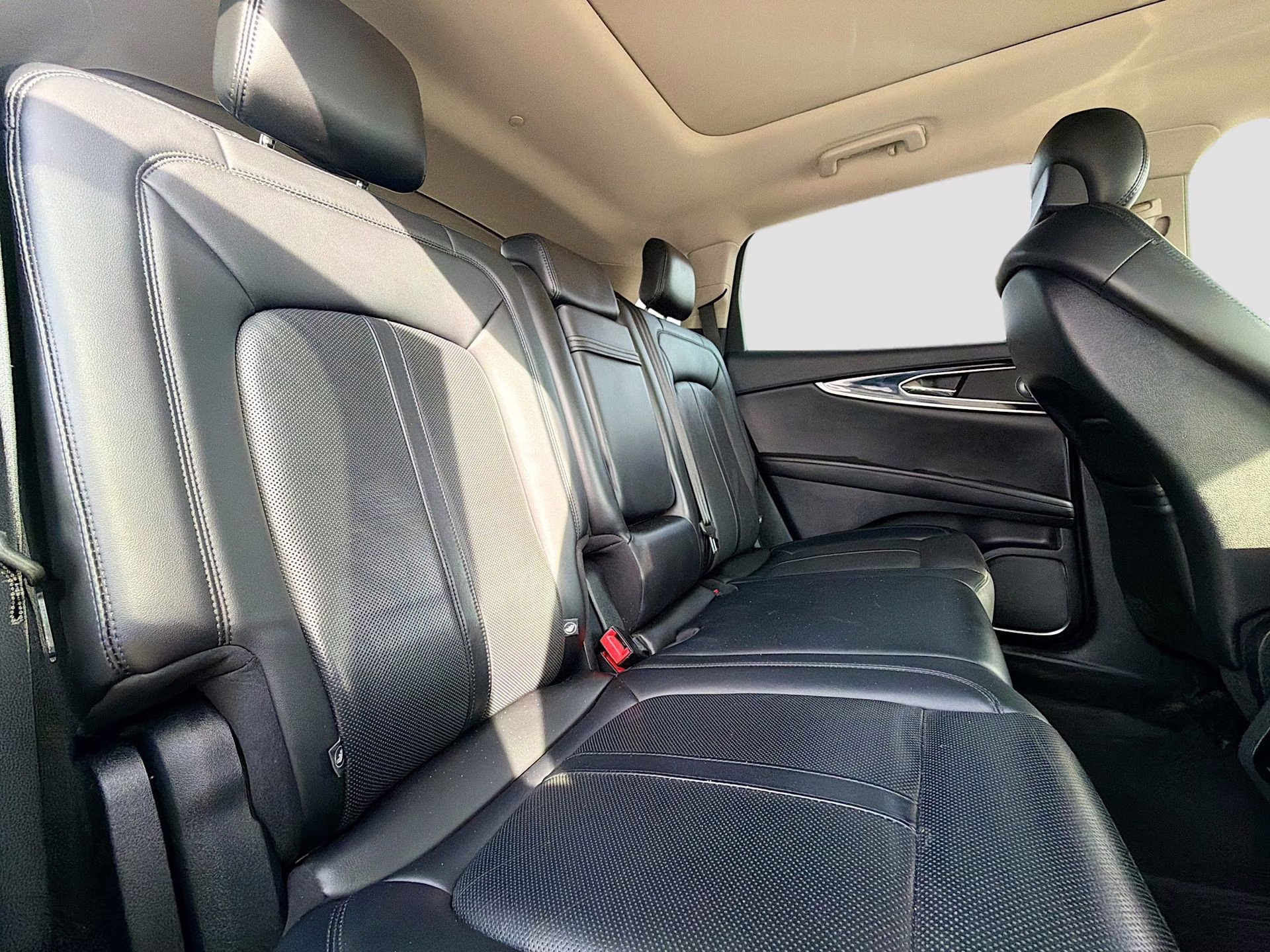 2021 Pristine White Lincoln Nautilus Reserve FWD SUV