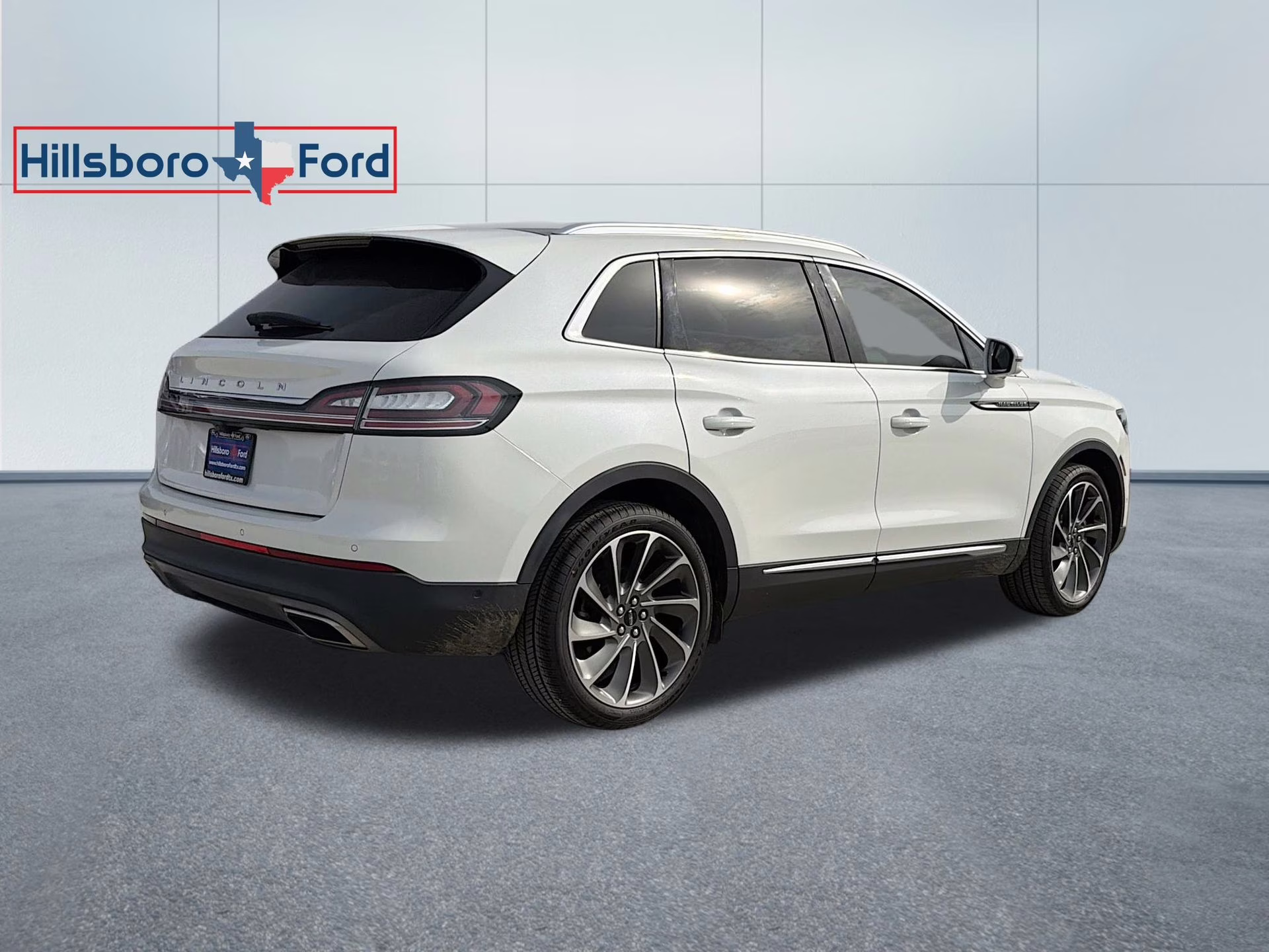 2021 Pristine White Lincoln Nautilus Reserve FWD SUV