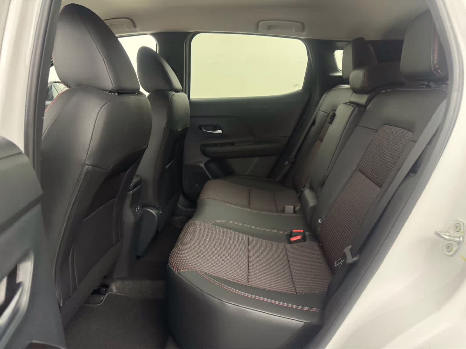 2026 Aspen White Tricoat Nissan Kicks SR FWD SUV