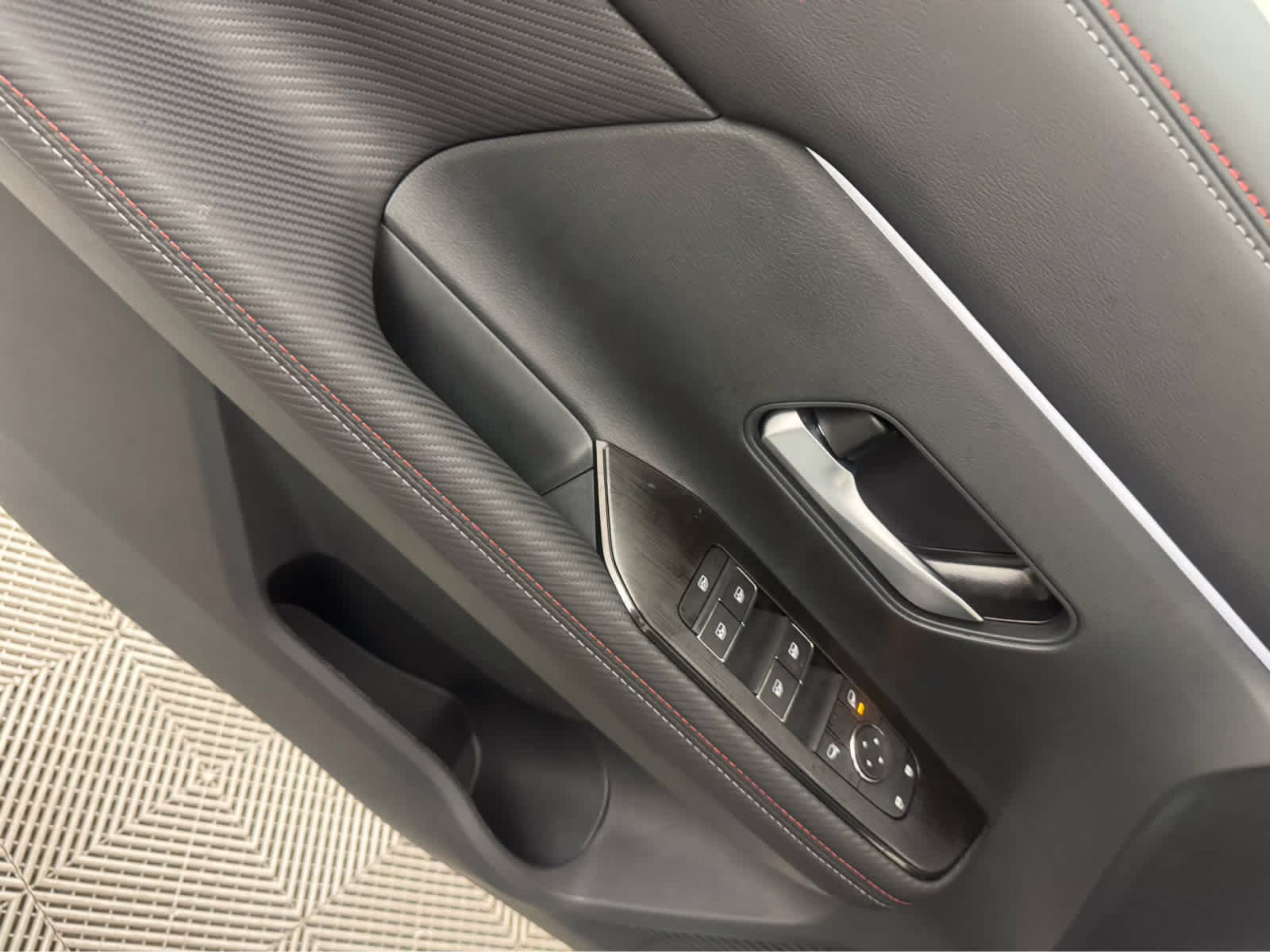 2026 Aspen White Tricoat Nissan Kicks SR FWD SUV